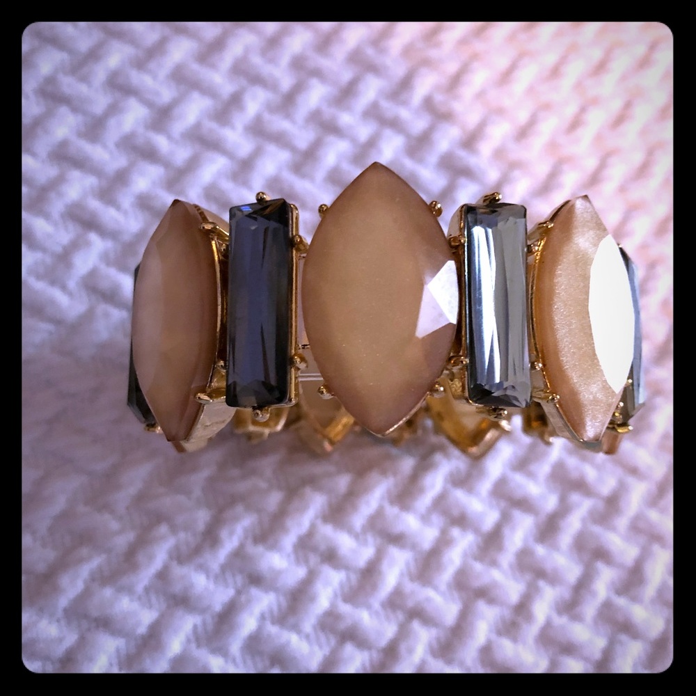 NWOT Bracelet. Costume jewelry. Stretch